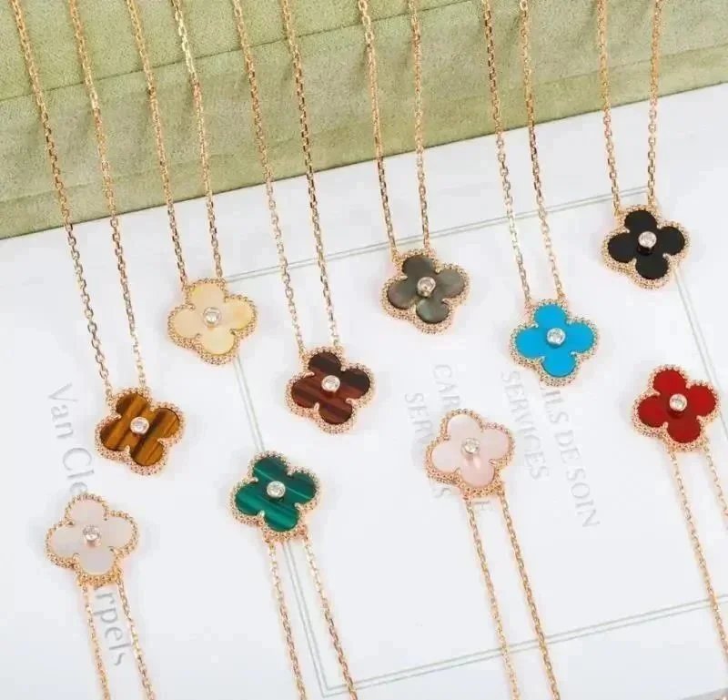 Womens Luxury Designer Necklace Fashion Four Leaf Clover Cleef Pendant Necklace 18K Gold