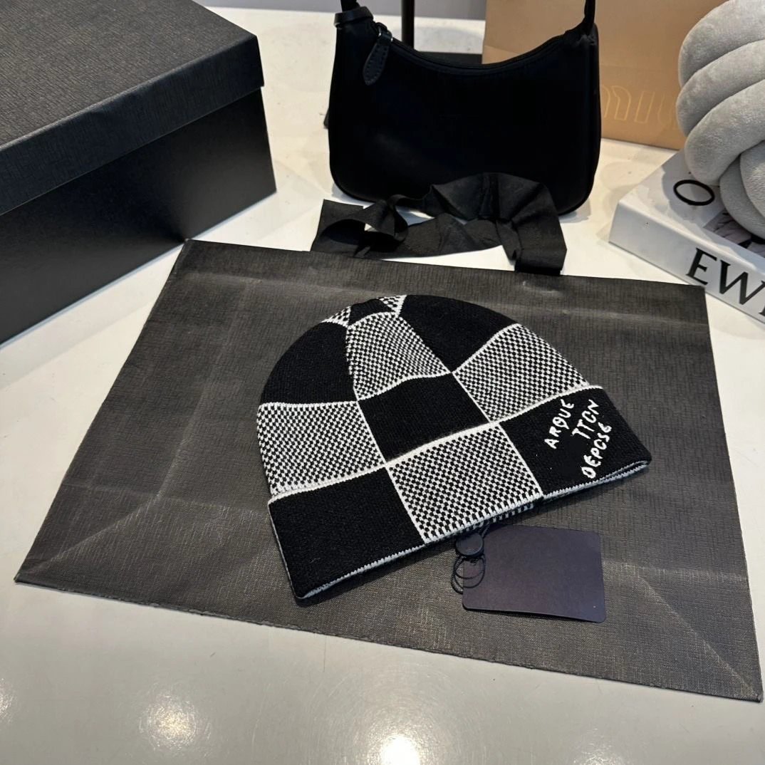 Black and White Checkered Knit Beanie Hat for Men Women Fashion Winter Headwear