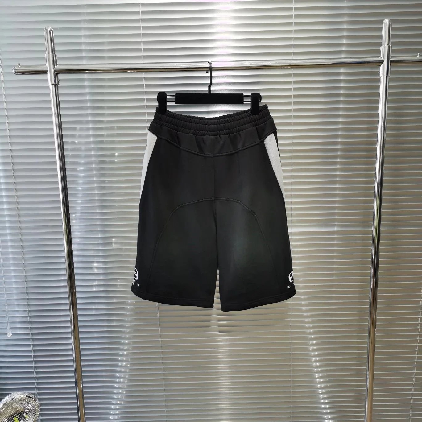 OAKLEY Men's Performance Athletic Shorts Black White