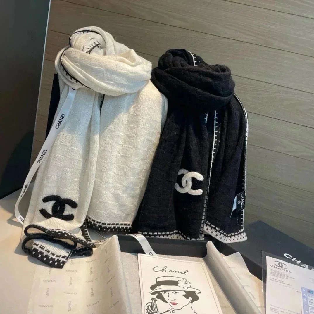 Chanel Classic CC Logo Wool Scarf in Black and White