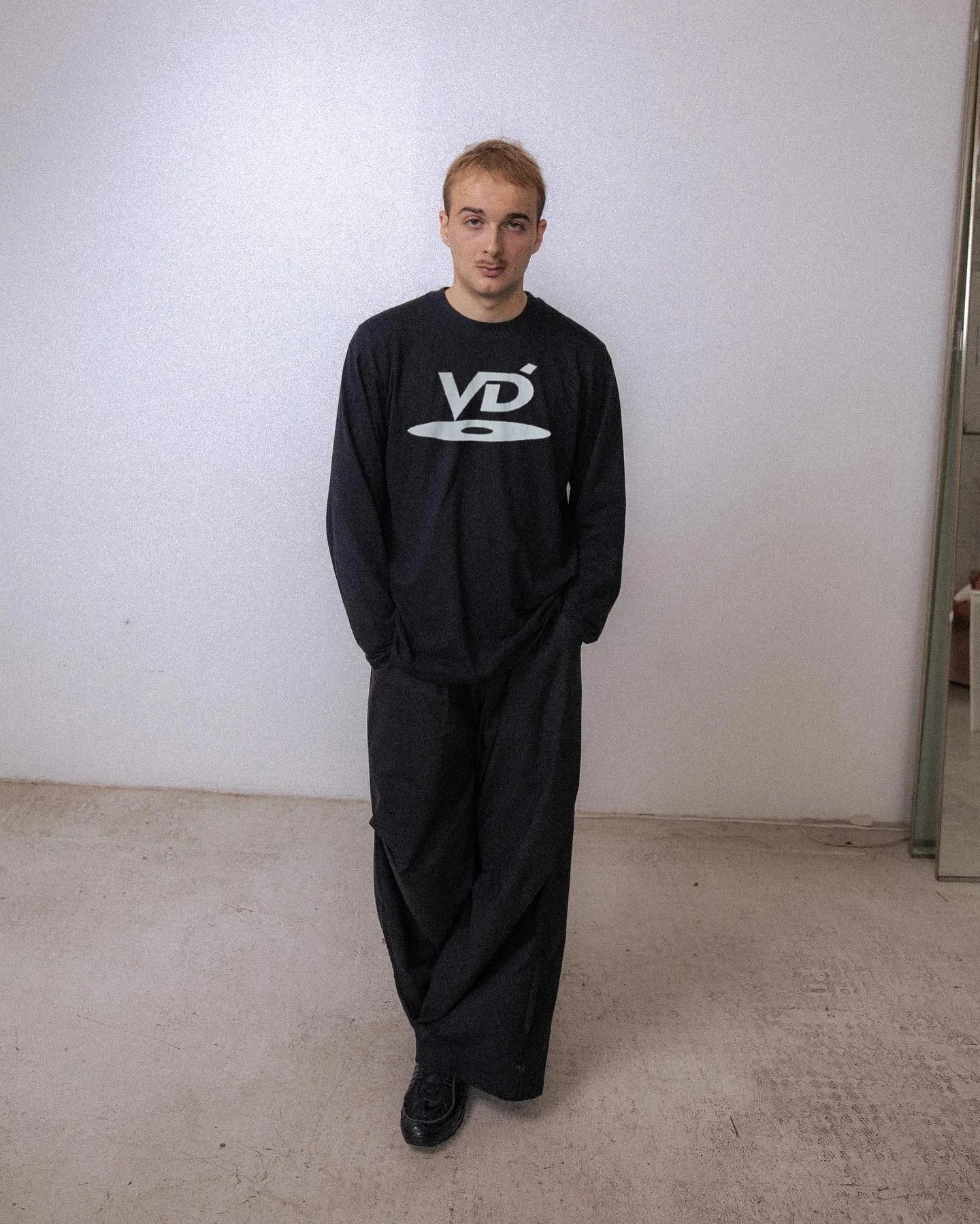 VD Oversized Long Sleeve T-Shirt Black